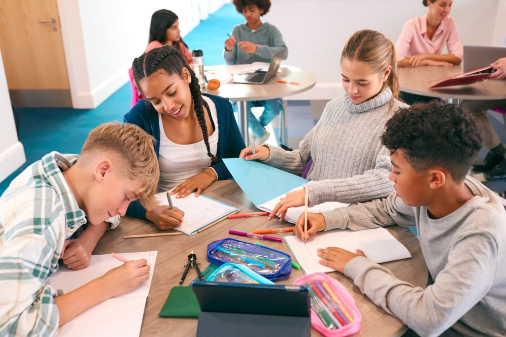 Projetos interdisciplinares unindo teoria e prática na educação